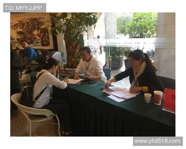 全智贤与足球明星亲密合影展现明星风采与运动魅力的完美结合 全智贤与足球明星亲密合影展现明星风采与运动魅力的完美结合