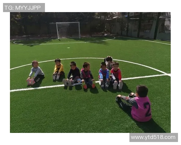 足球秀幼儿快乐成长之路培养孩子的团队精神与运动能力 足球秀幼儿快乐成长之路培养孩子的团队精神与运动能力