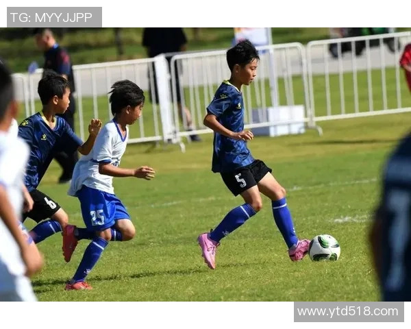 追逐绿茵梦想的小子们在足球场上书写青春的传奇与奋斗故事